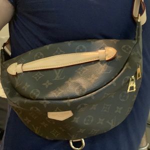 LV bumbag like new